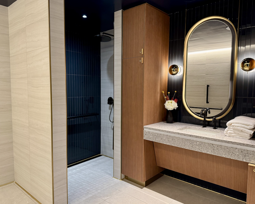 Capital One Lounge at JFK shower suite.