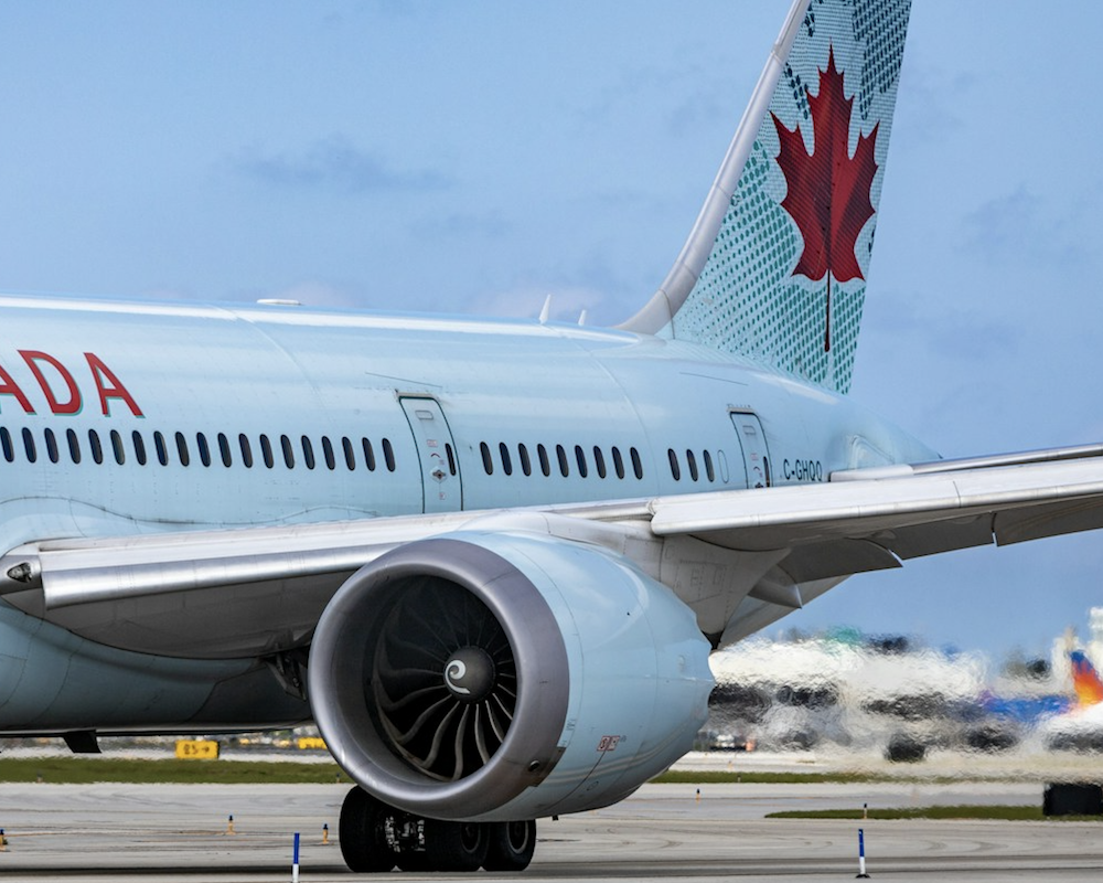 Air Canada 787 taxiing.