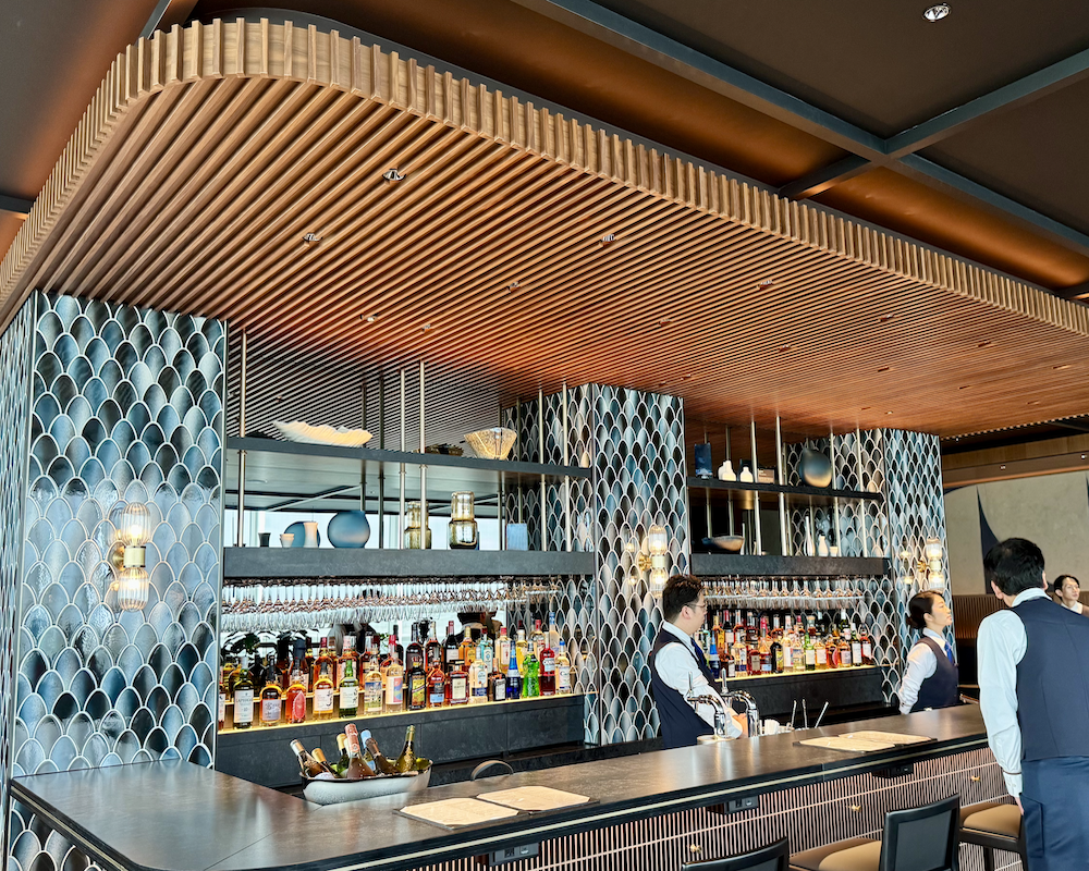 Amex Centurion HND bar.