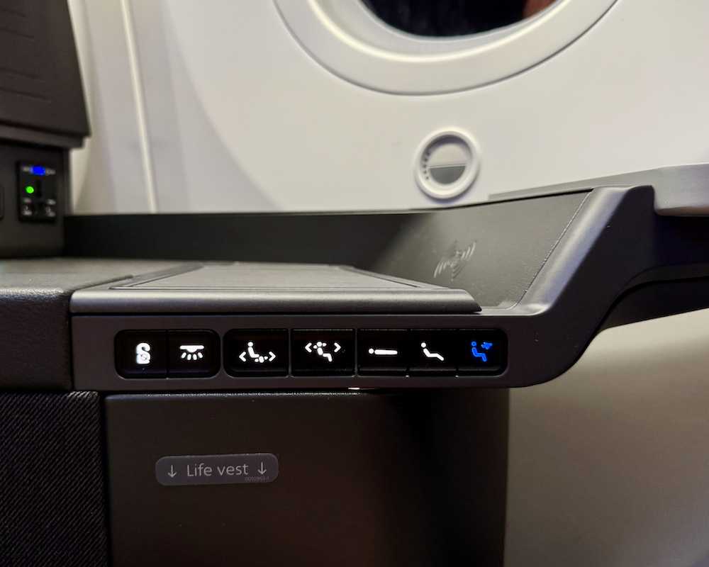 American Airlines business class seat controls