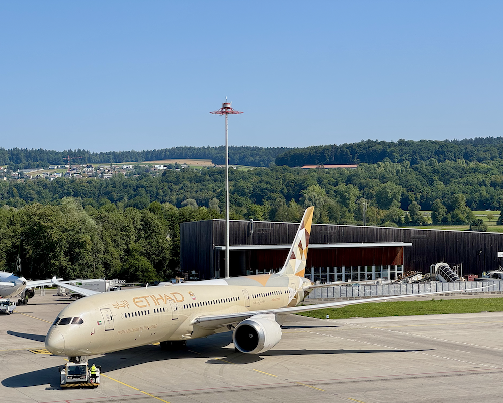 Etihad 787 at ZRH.