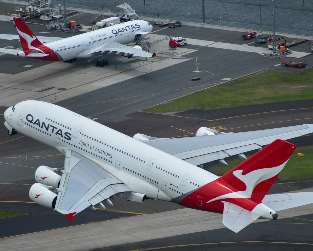 Qantas Air bus A380 Climbing after Take off