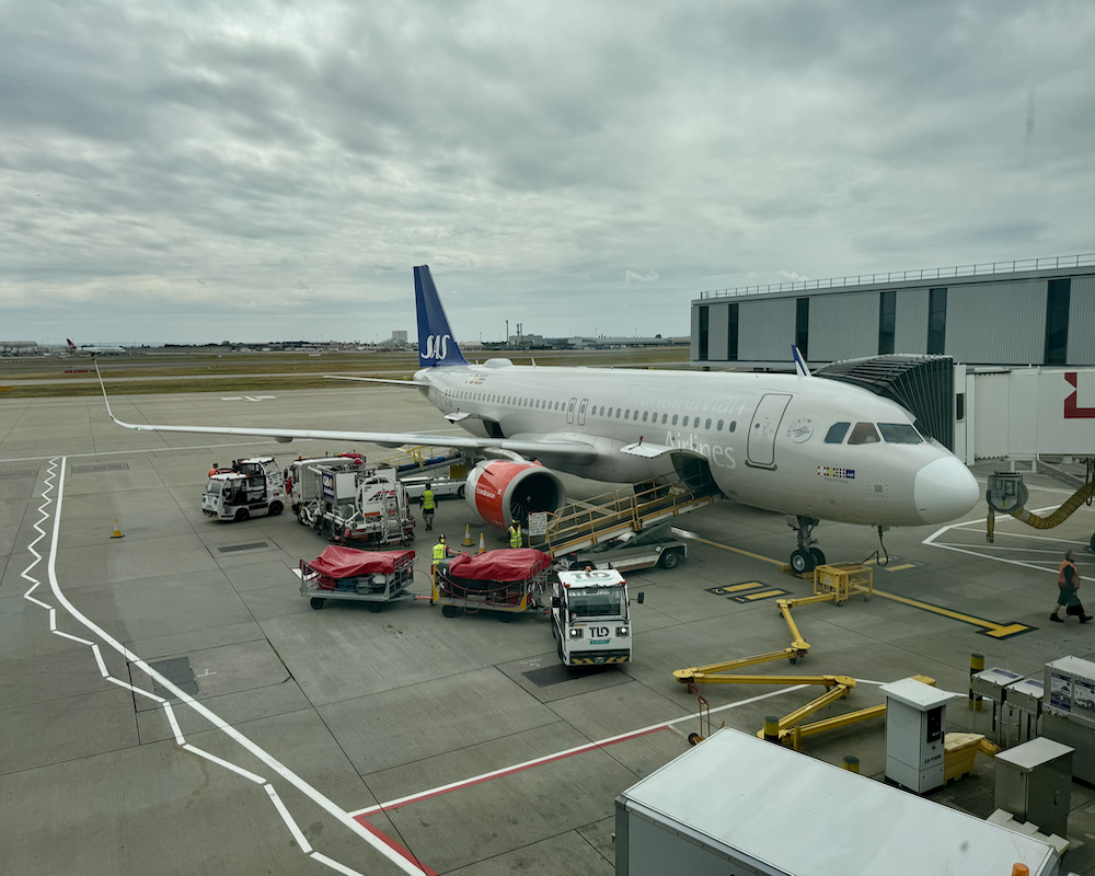 SAS A320 at LHR