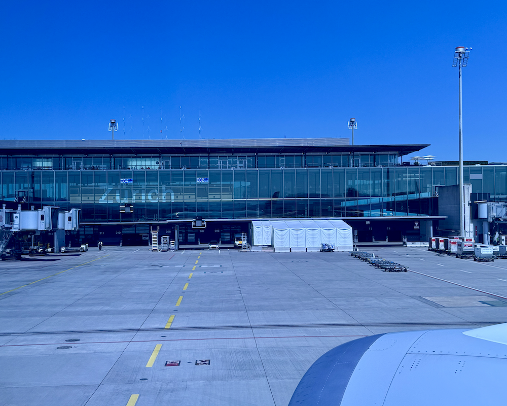 Overwing view of a ZRH departure.