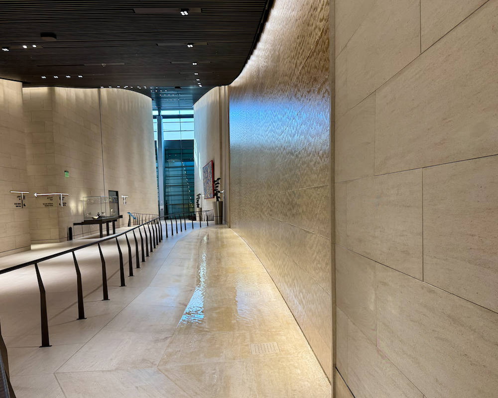 Al Safwa Lounge water feature