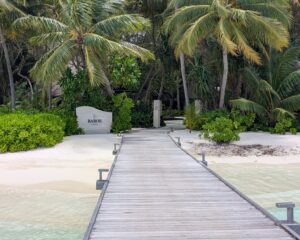 Baros Maldives sign
