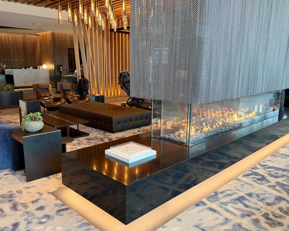 Admirals Club fireplace at DCA.