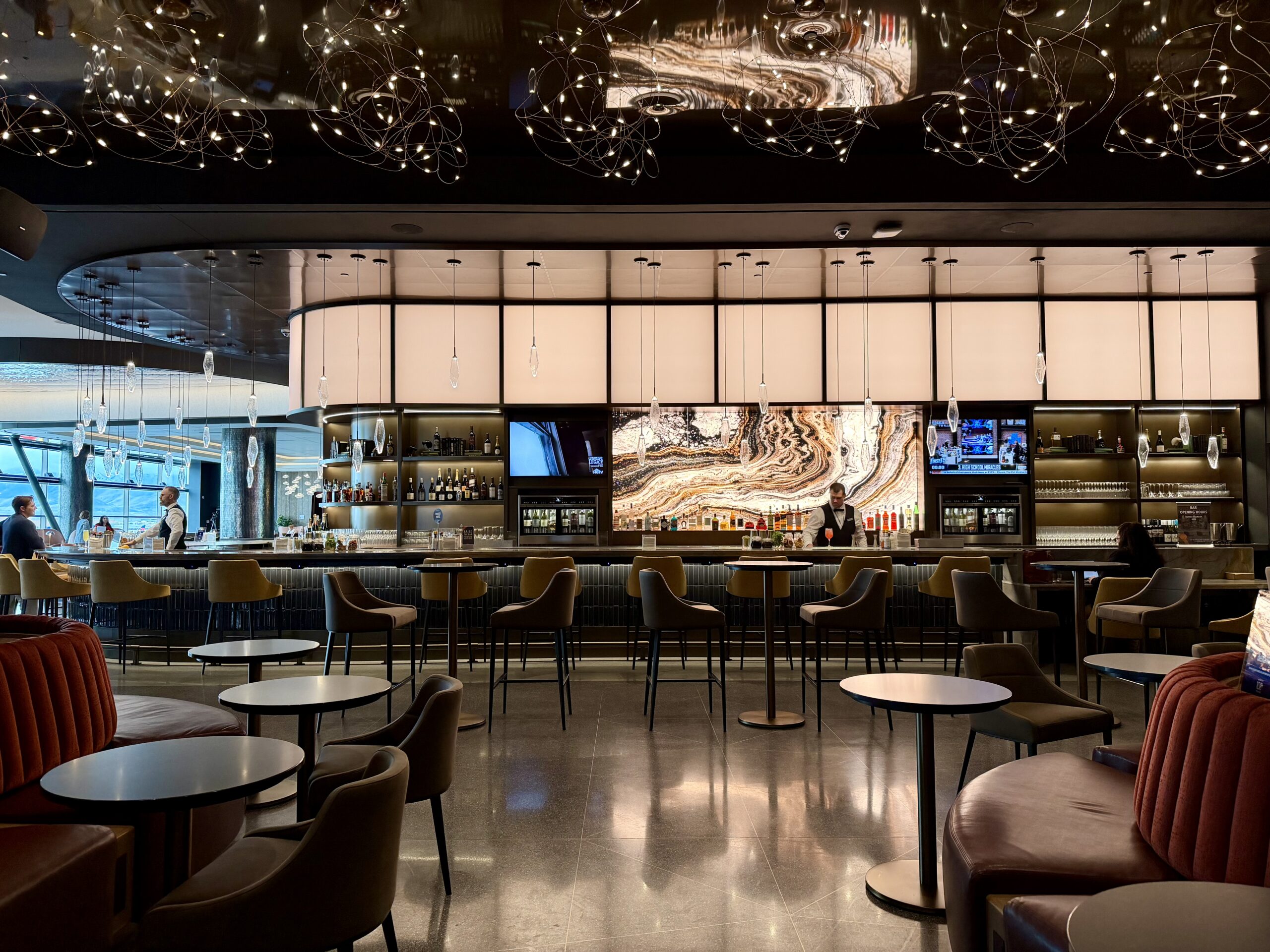 Delta Sky Club SLC Concourse B bar area.