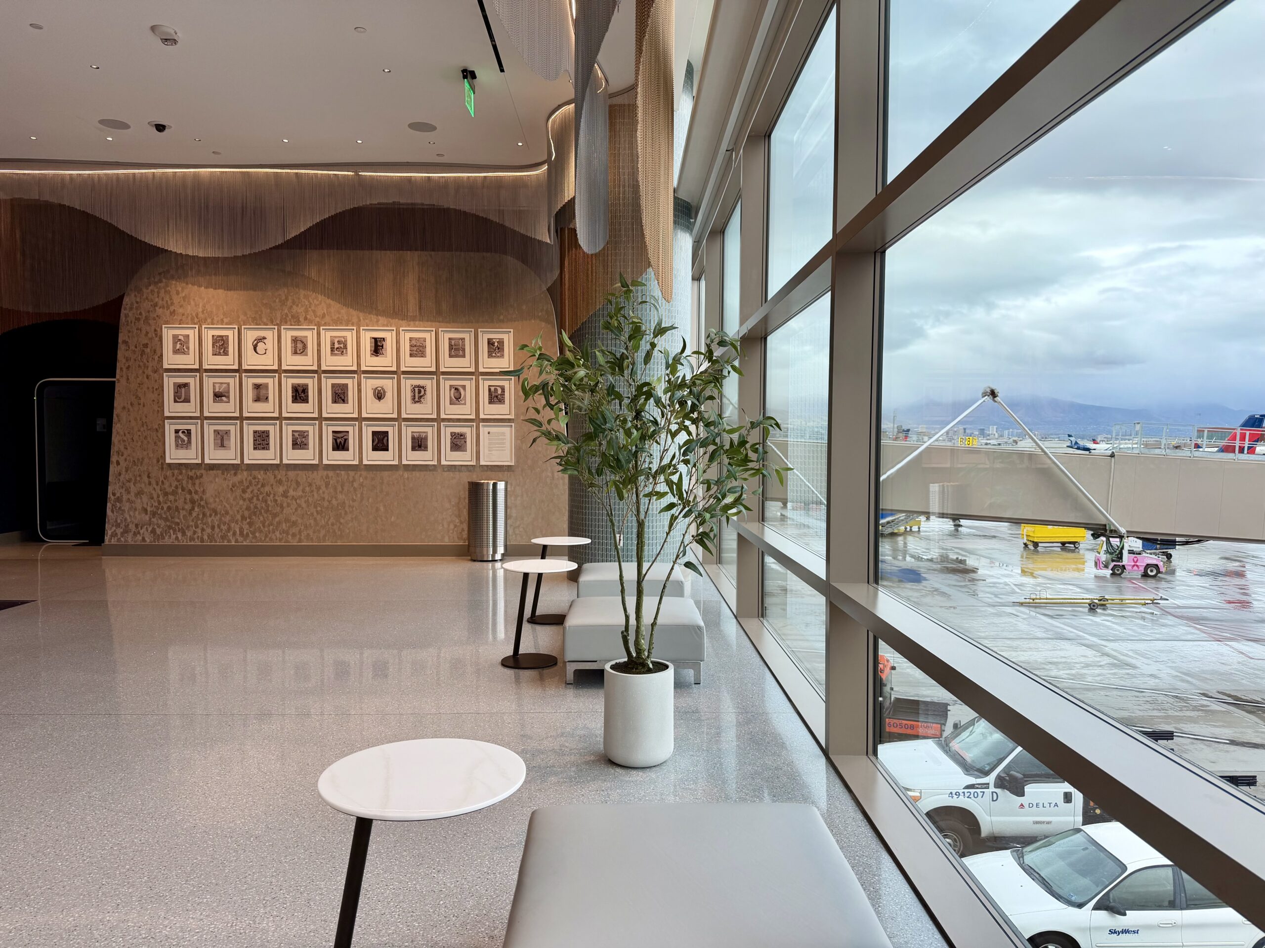 Delta Sky Club SLC Concourse B entry walkway.