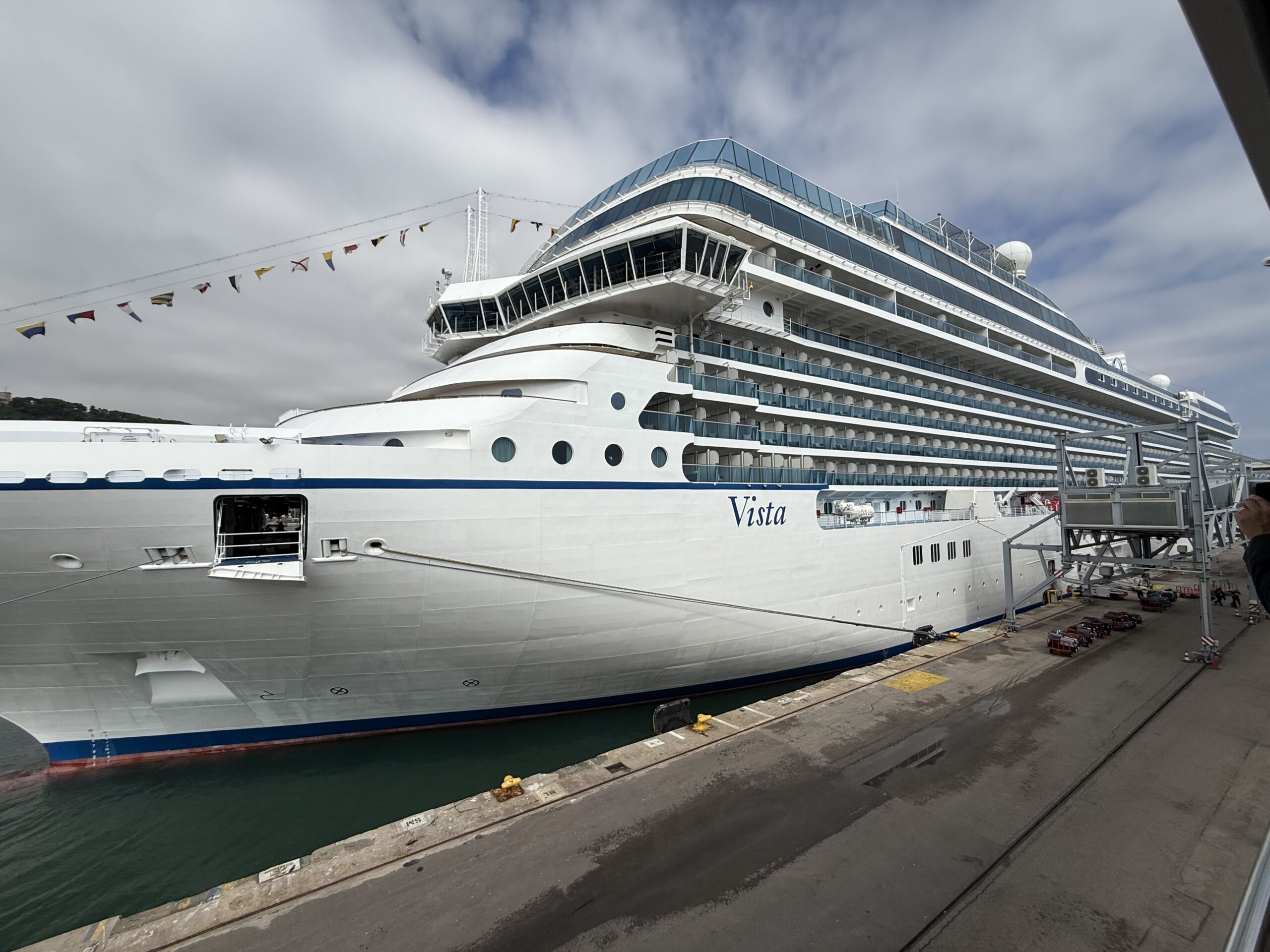 Oceania Vista at port