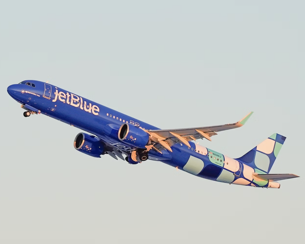 JetBlue A321 in the new livery taking off.