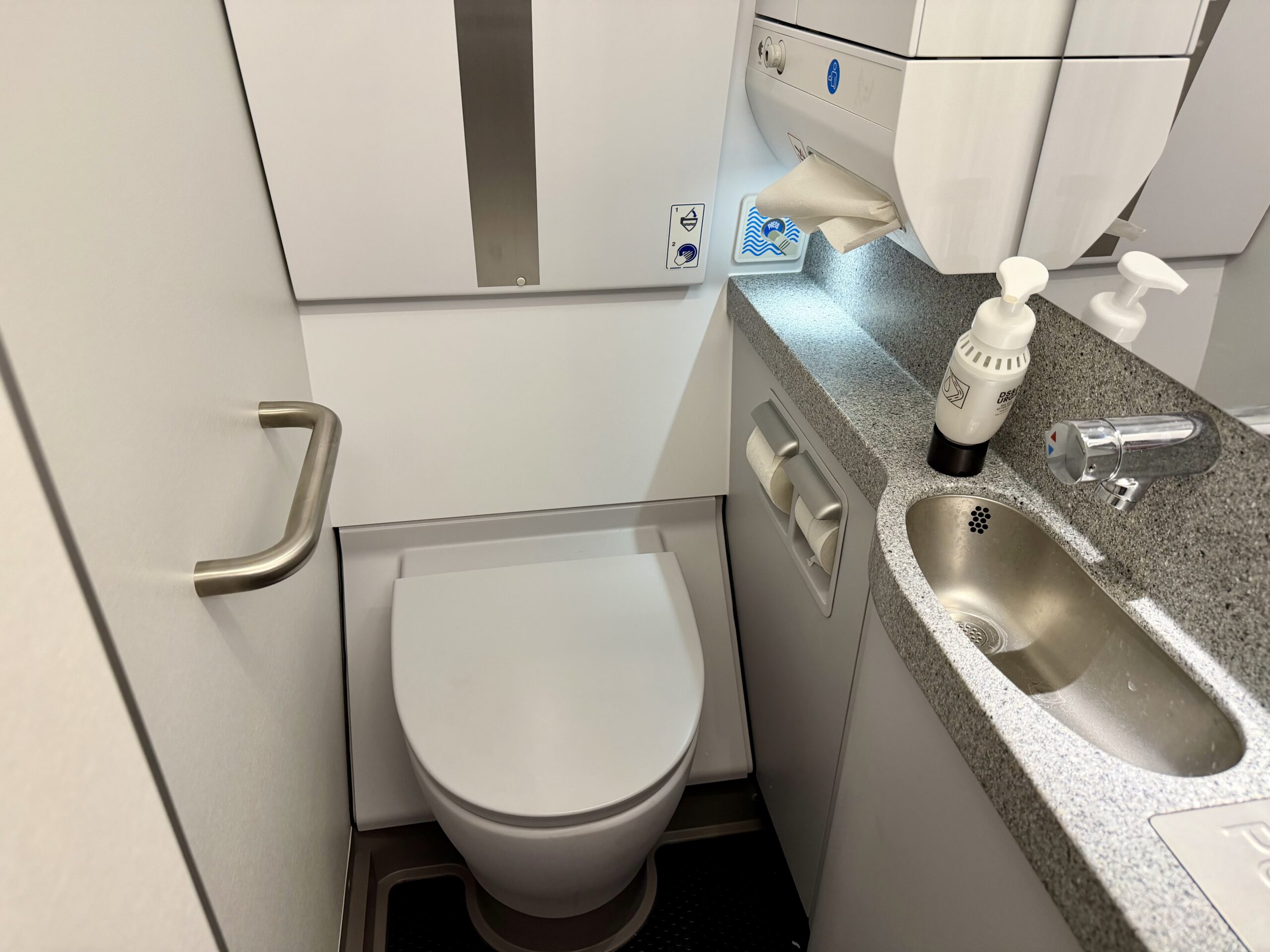 American Airlines A321XLR lavatory