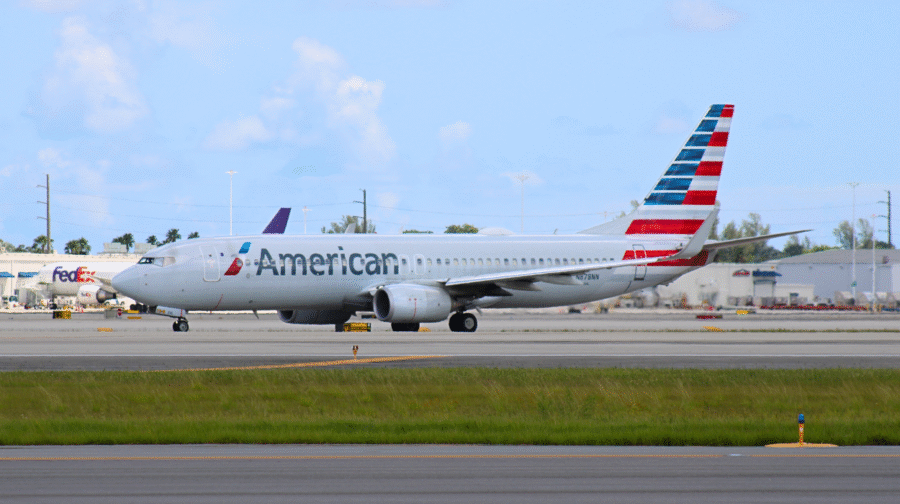 An American Airlines Boeing 737-800 taxiing at Miami International Airport