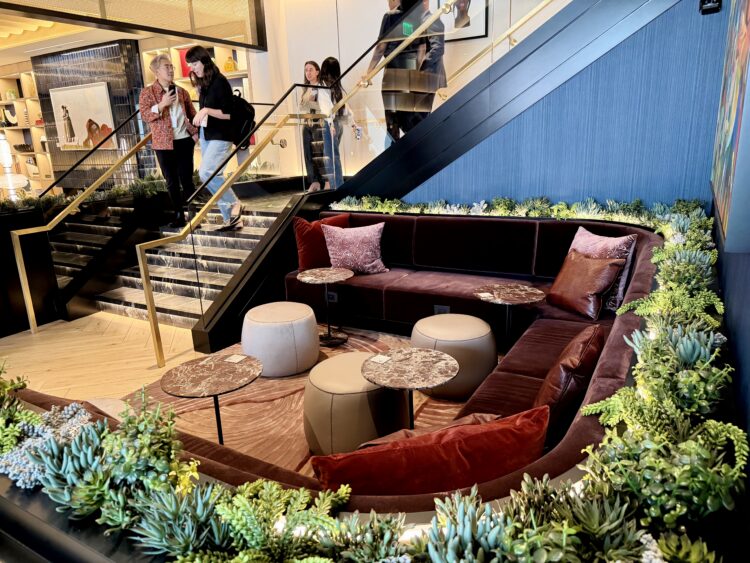 Sapphire Lounge Las Vegas living room