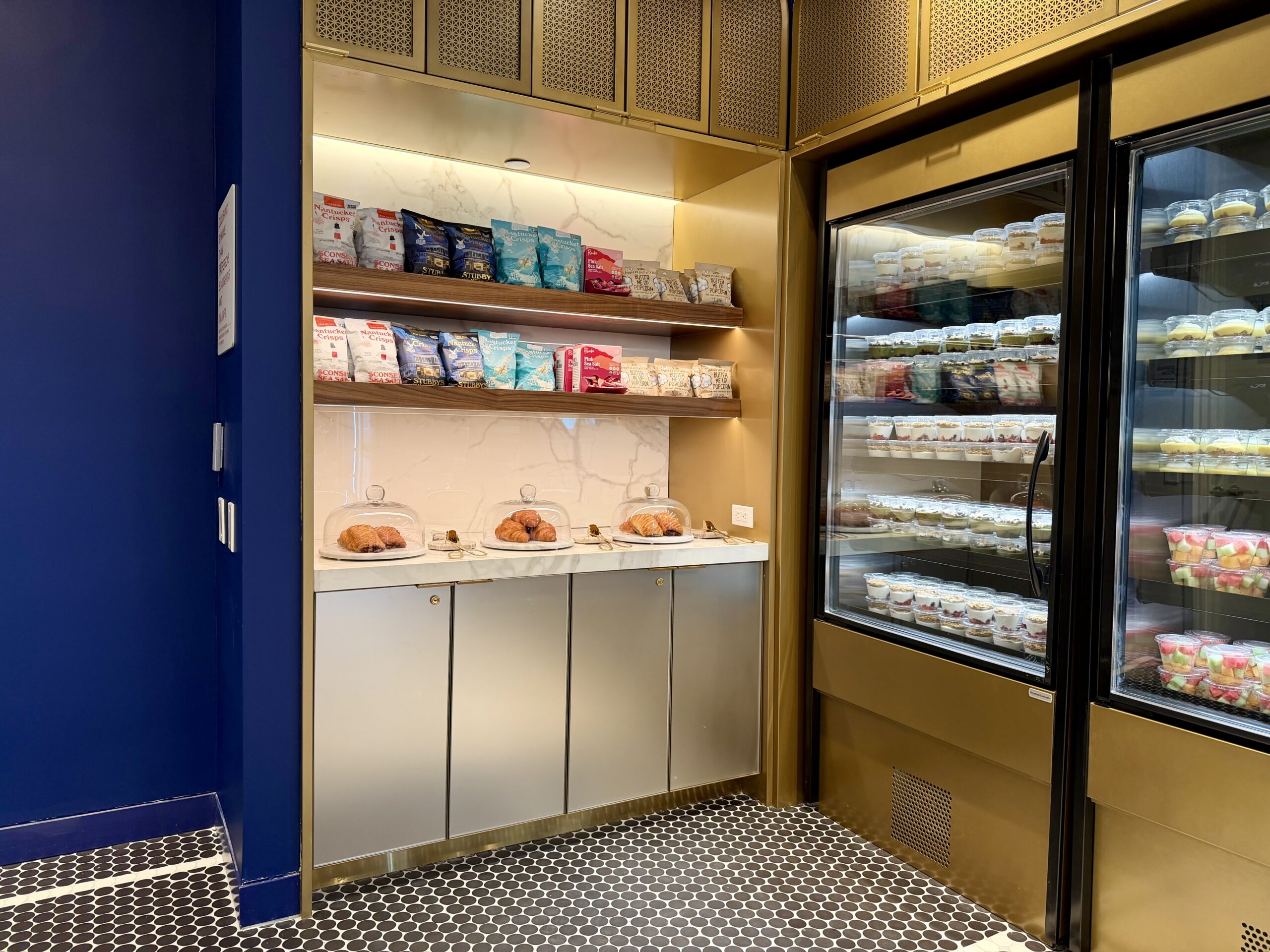 JFK BlueHouse lounge upstairs food