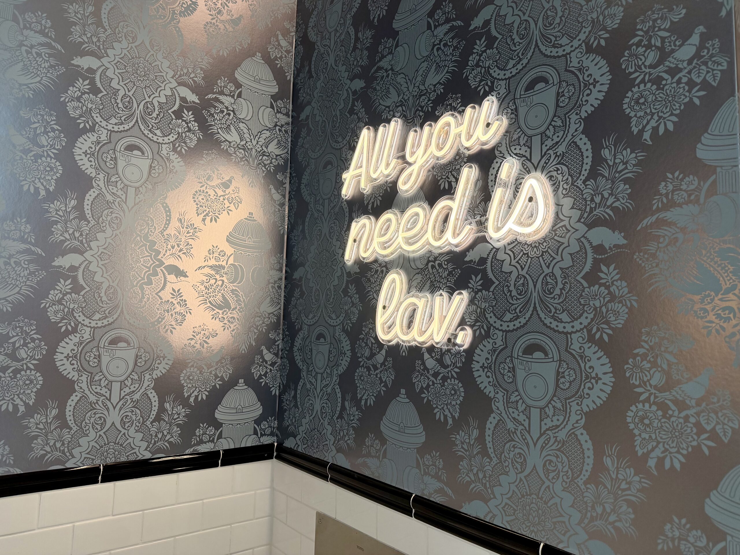 JFK BlueHouse lounge bathrooms