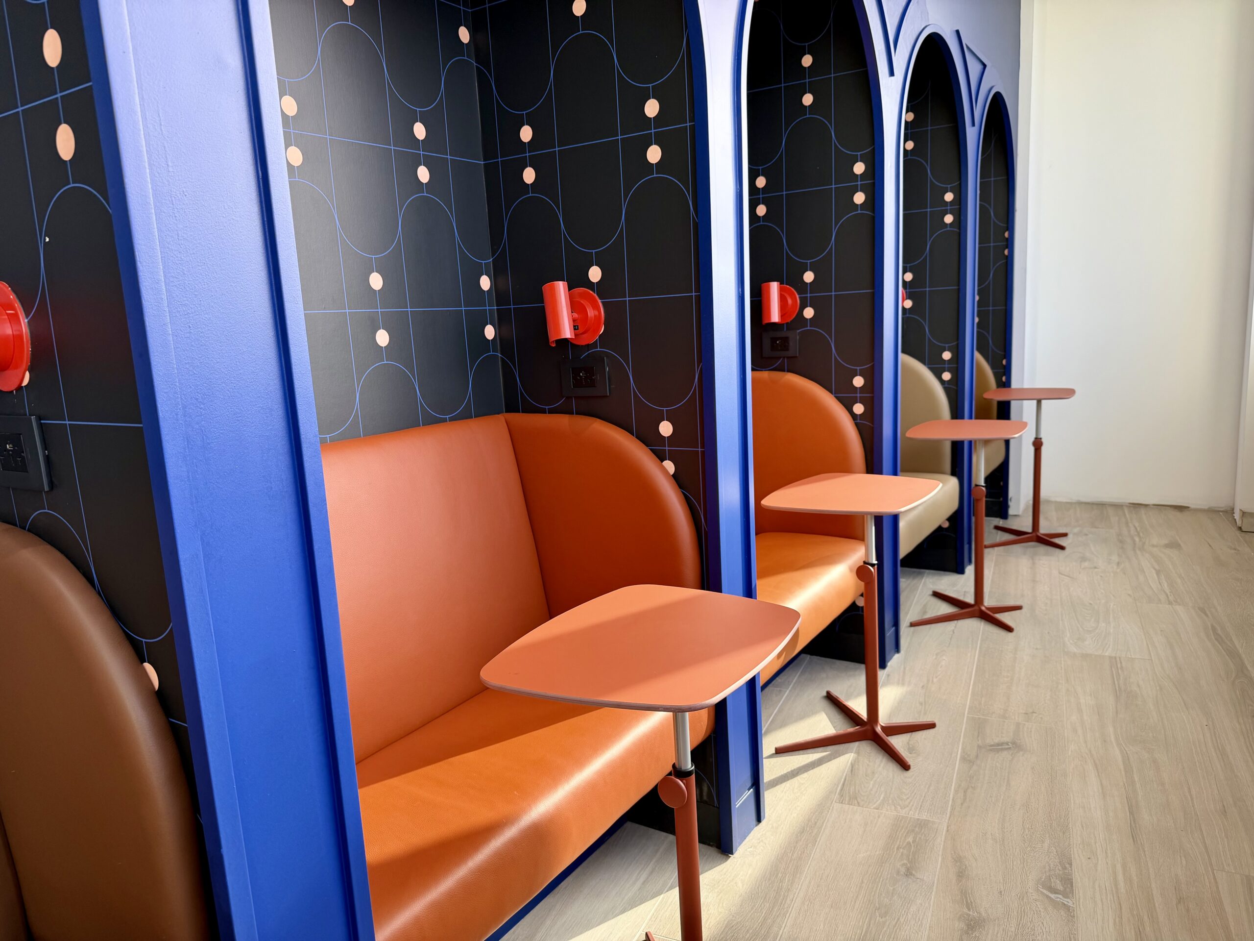 JFK BlueHouse lounge cubby seats