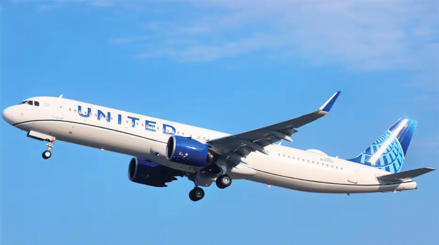 A United Airlines Airbus A321neo in-flight