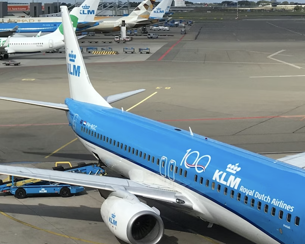 KLM 737 at AMS airport.