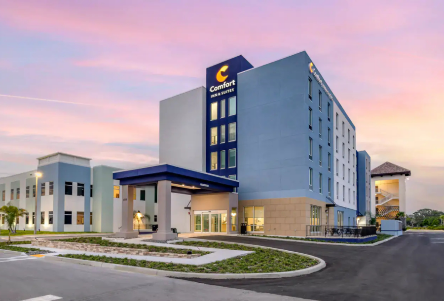 The exterior of a Comfort Inn and Suites by Choice Hotels in Port Richey, Florida