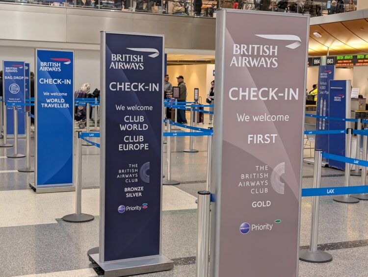 Photo of British Airways check-in lines in LAX