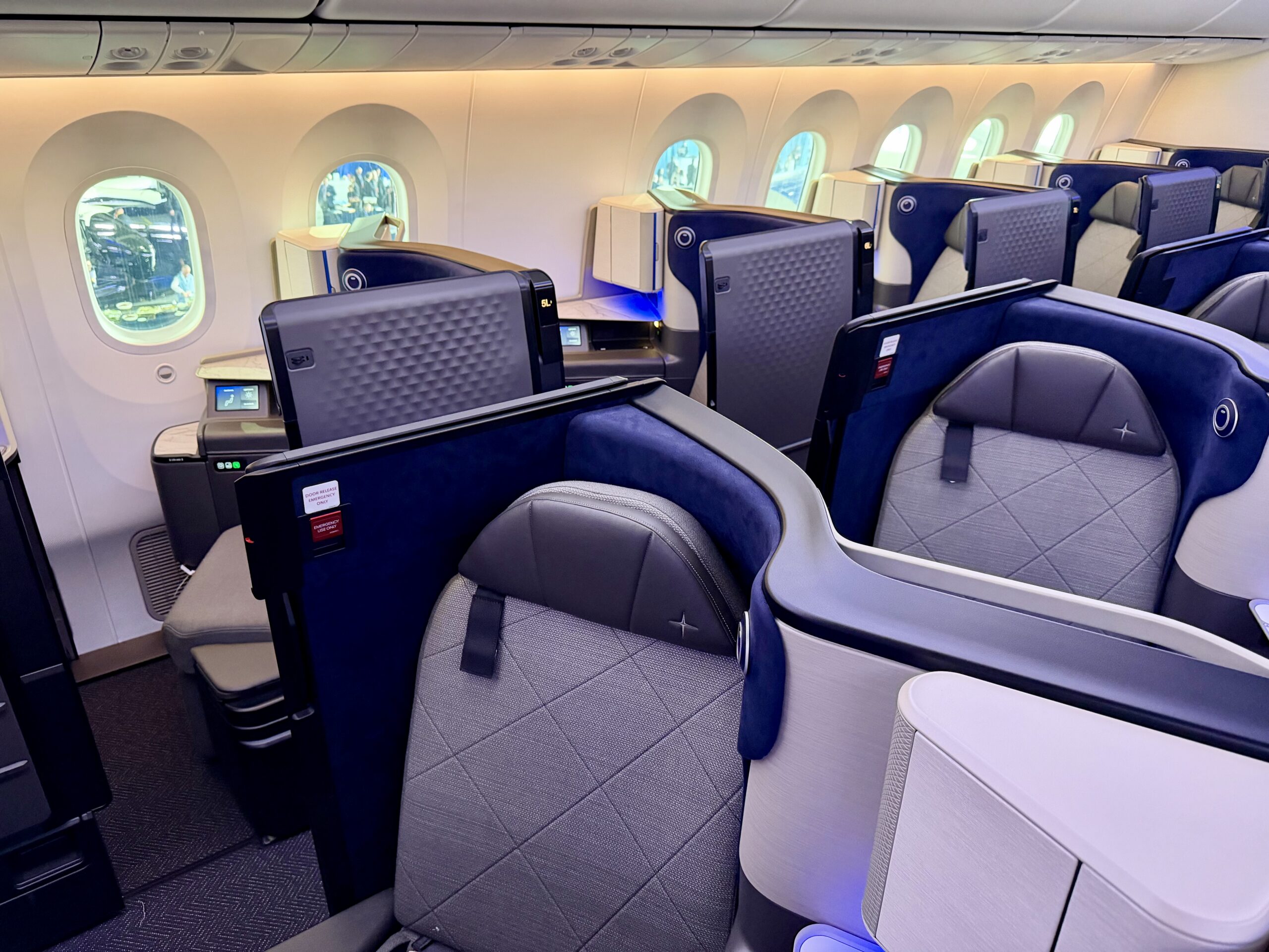 United 787-9 Premium Polaris