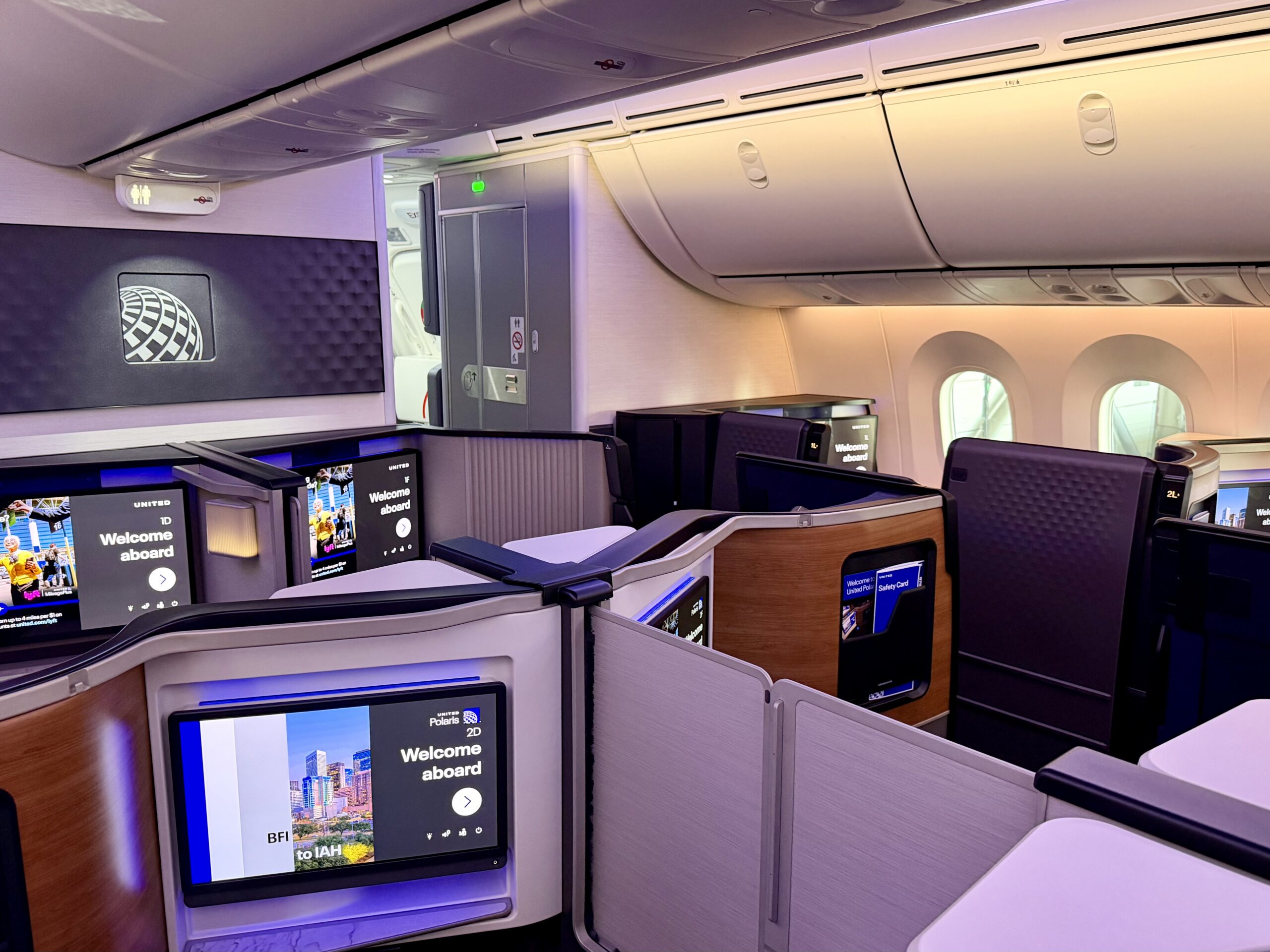 United 787-9 Premium Polaris