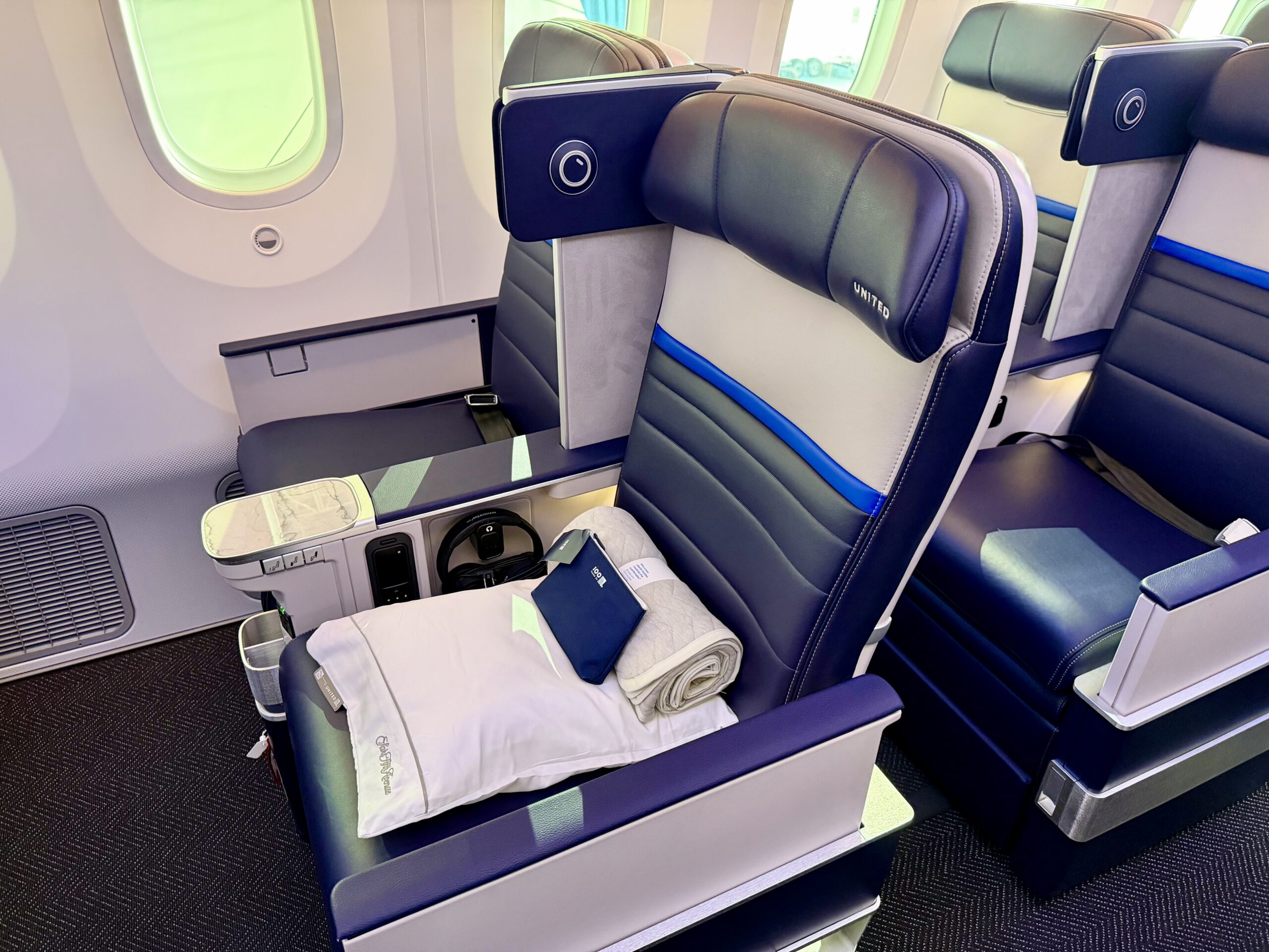 United 787-9 Premium Plus