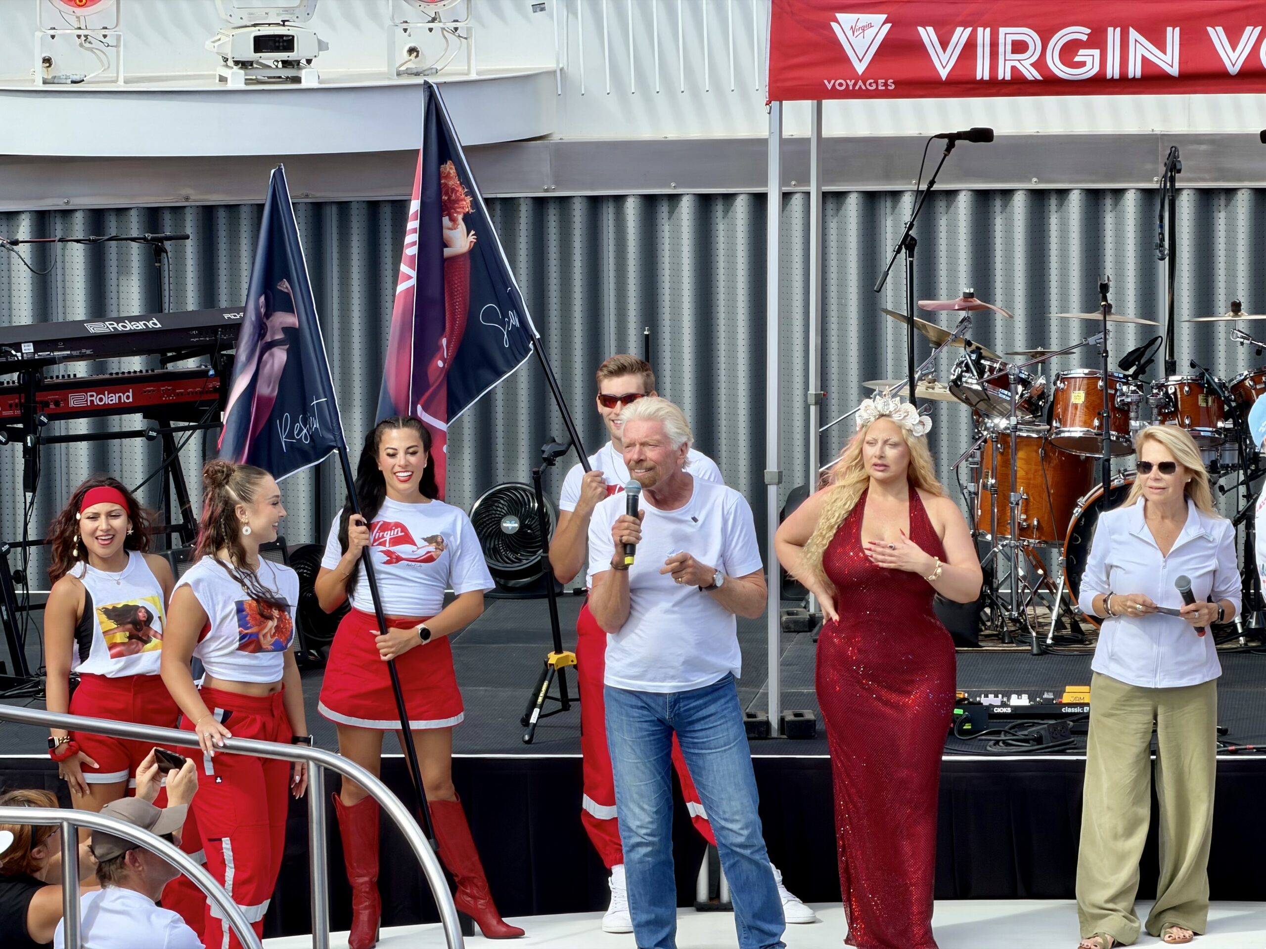 Richard Branson announcing a four-ship meetup. 