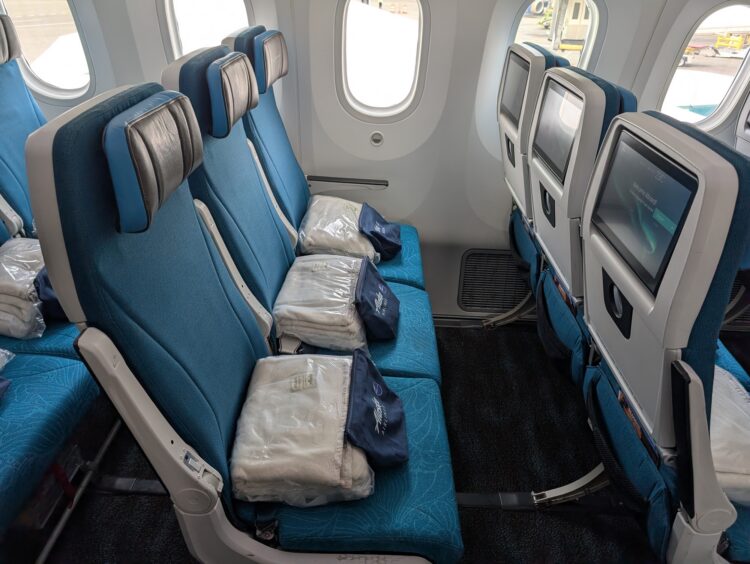 Alaska Airlines 787-9 Extra Comfort economy seat pitch