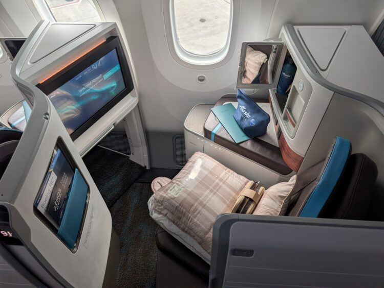 Alaska Airlines 787-9 Suites business class seat