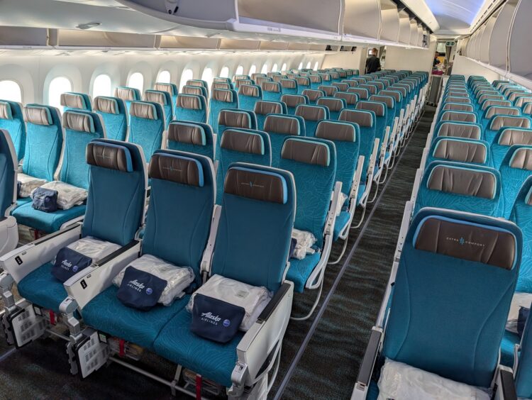 Alaska Airlines 787-9 economy cabin