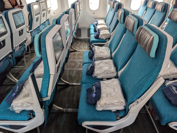 Alaska Airlines 787-9 economy seat pitch