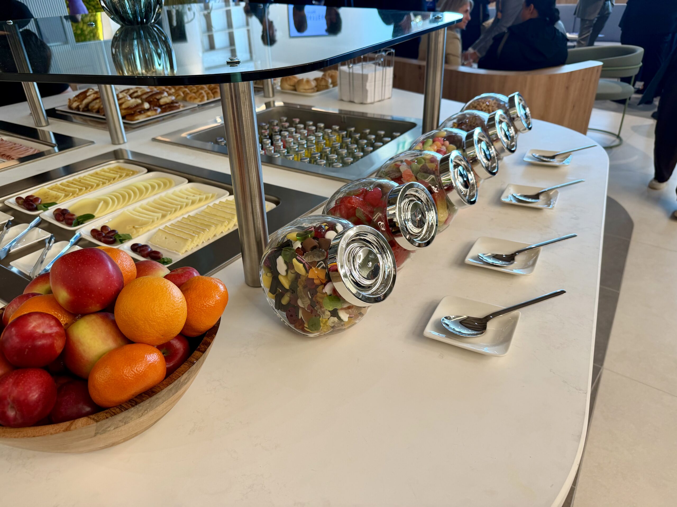 SkyTeam Lounge FRA sweets.