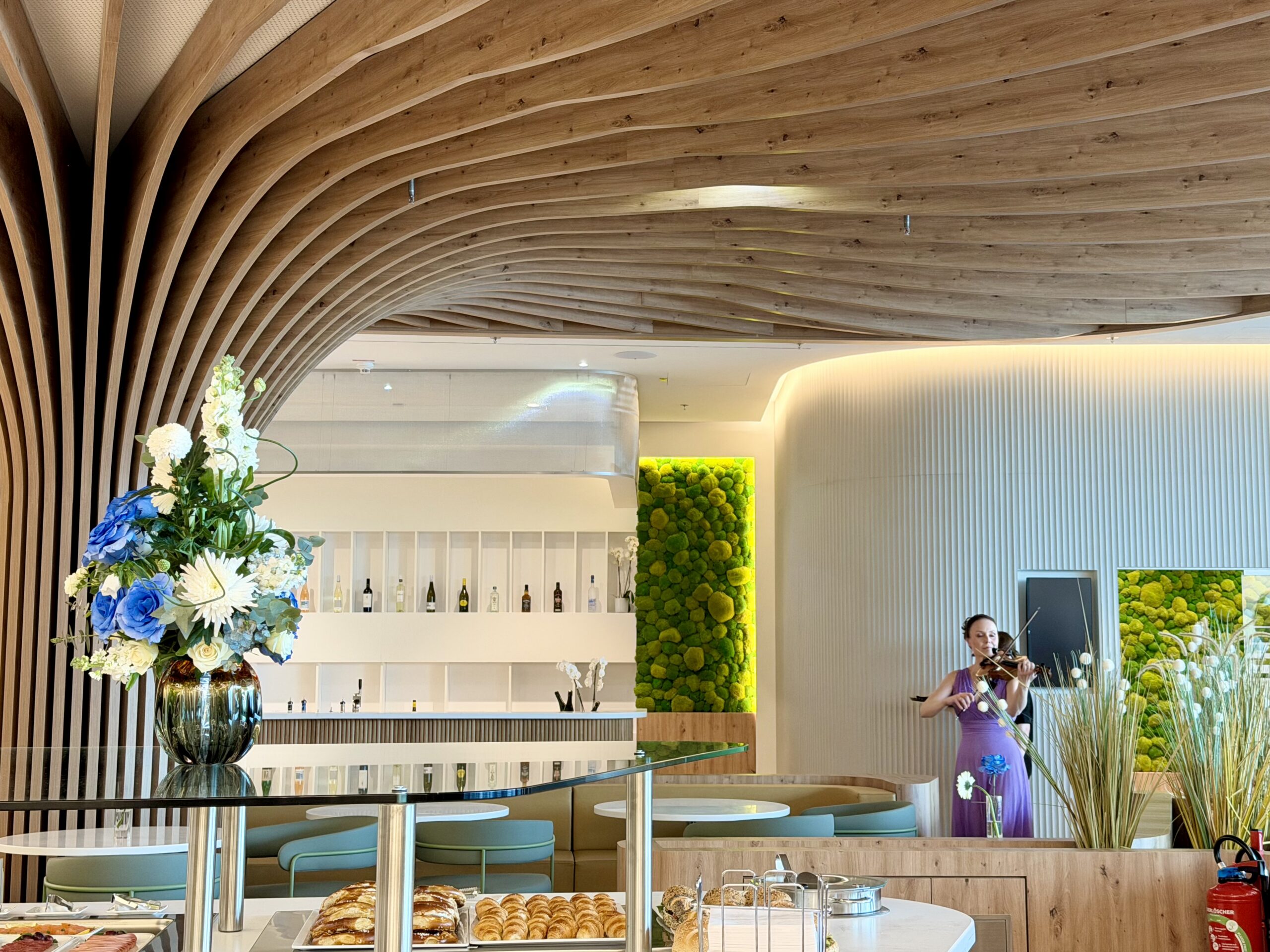 SkyTeam Lounge FRA entrance wide angle shot