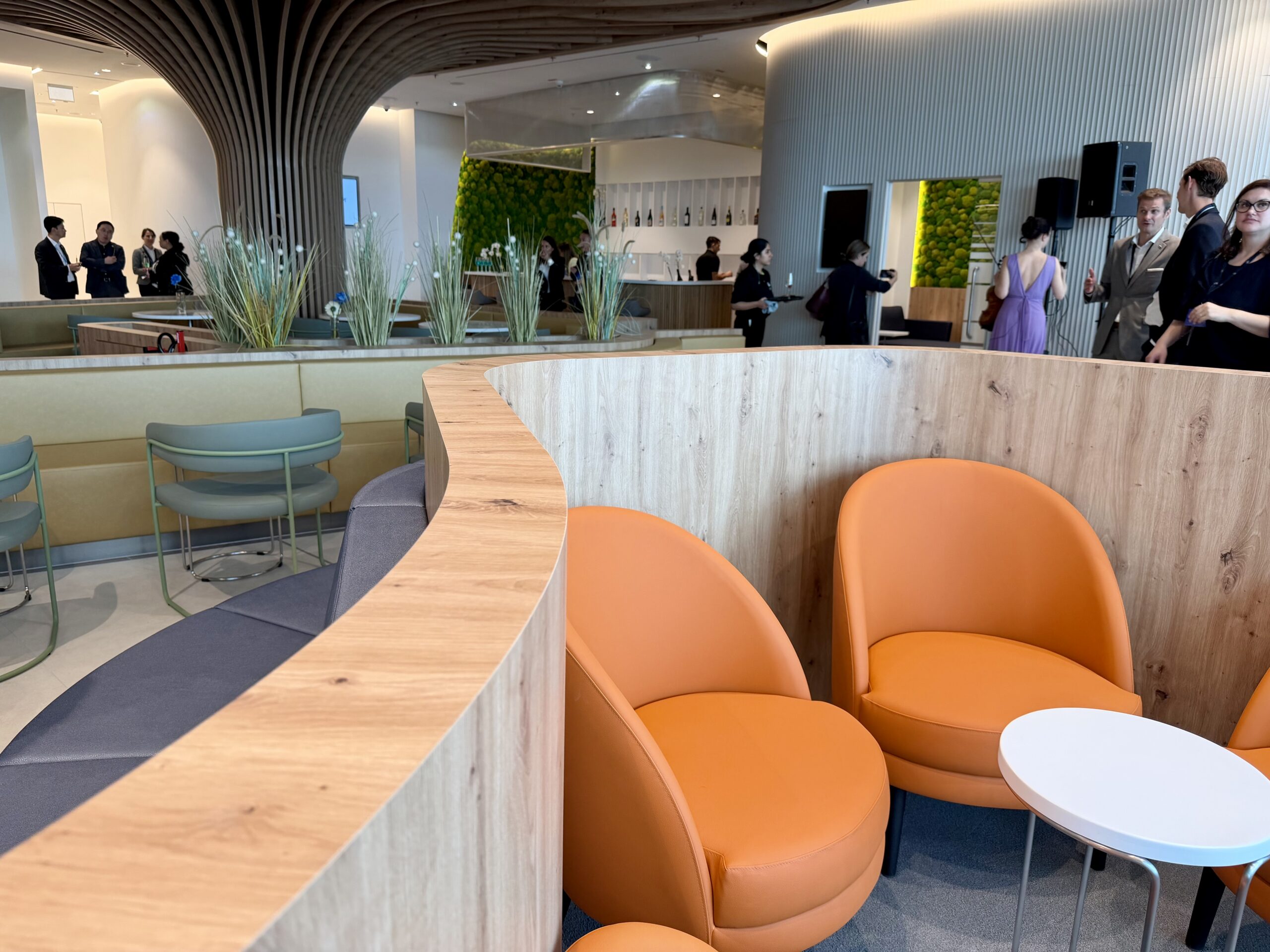 SkyTeam Lounge FRA seating.