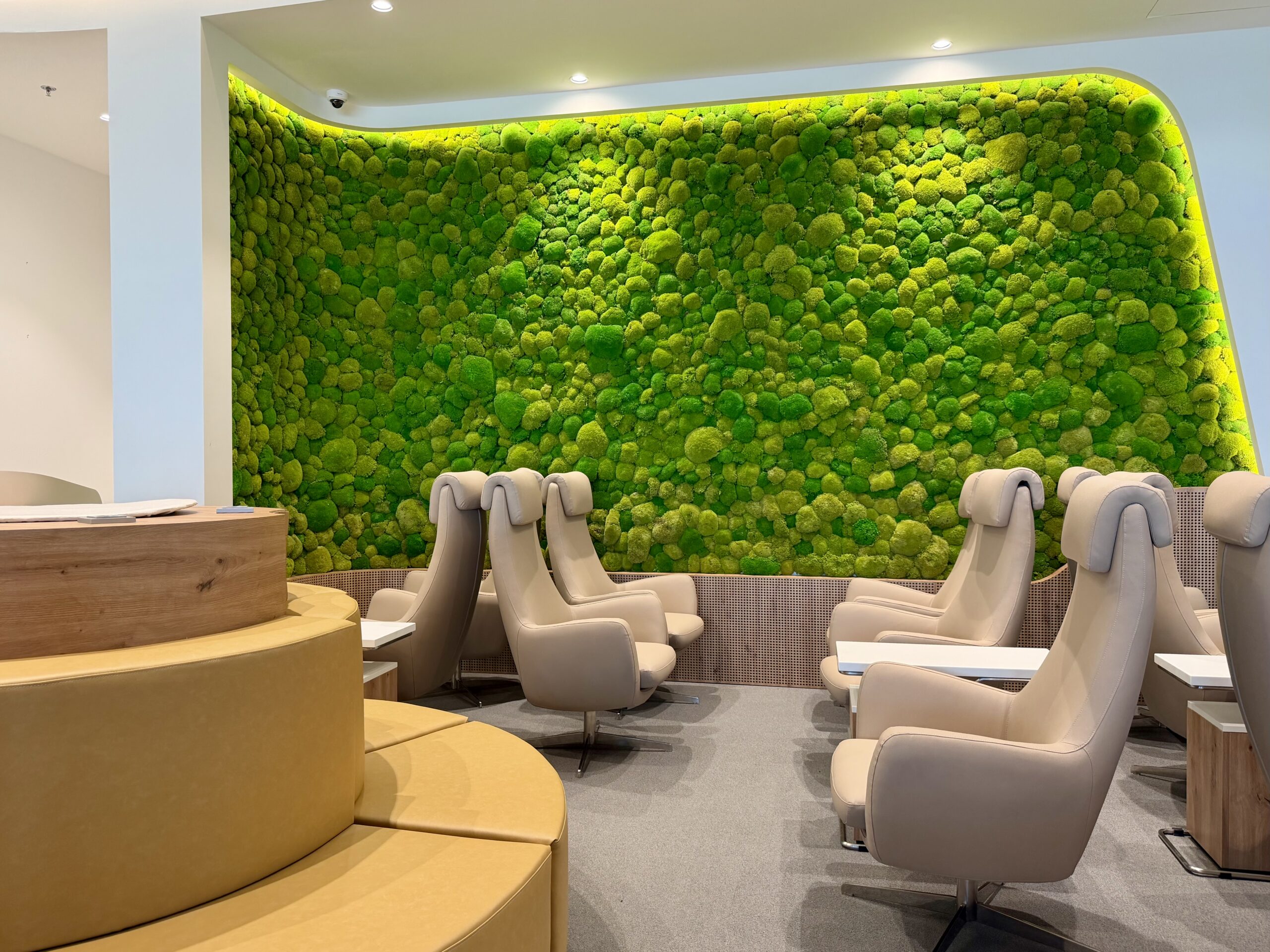 SkyTeam Lounge FRA seating.