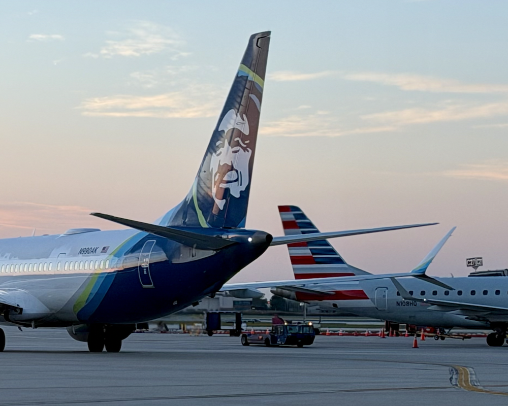 Alaska Airlines 737 at PHL.