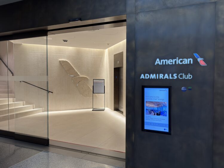 Entrance to an American Airlines Admirals Club at DCA