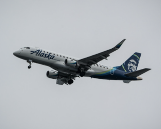 Alaska and Hawaiian’s 20-Minute Bag Guarantee: How To Get 2,500 Atmos Points or $25 Voucher
