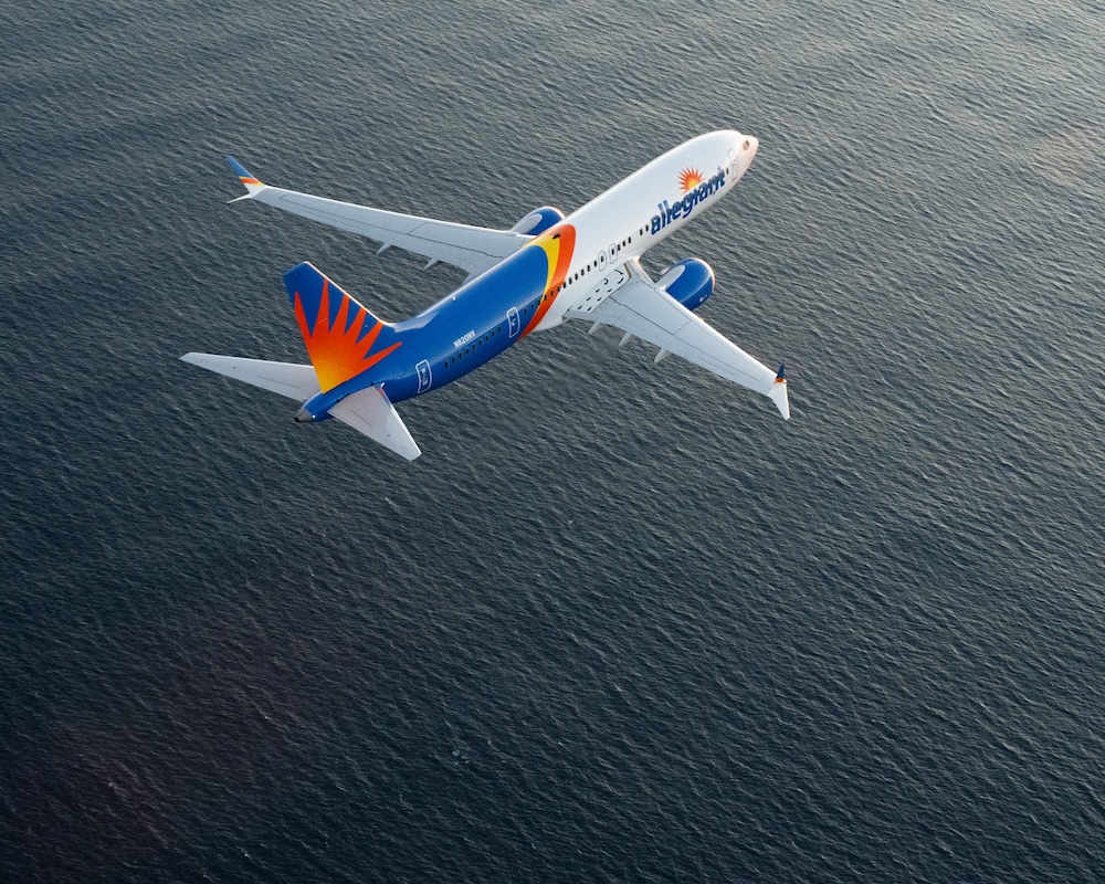Alleigiant Boeing 737 in flight