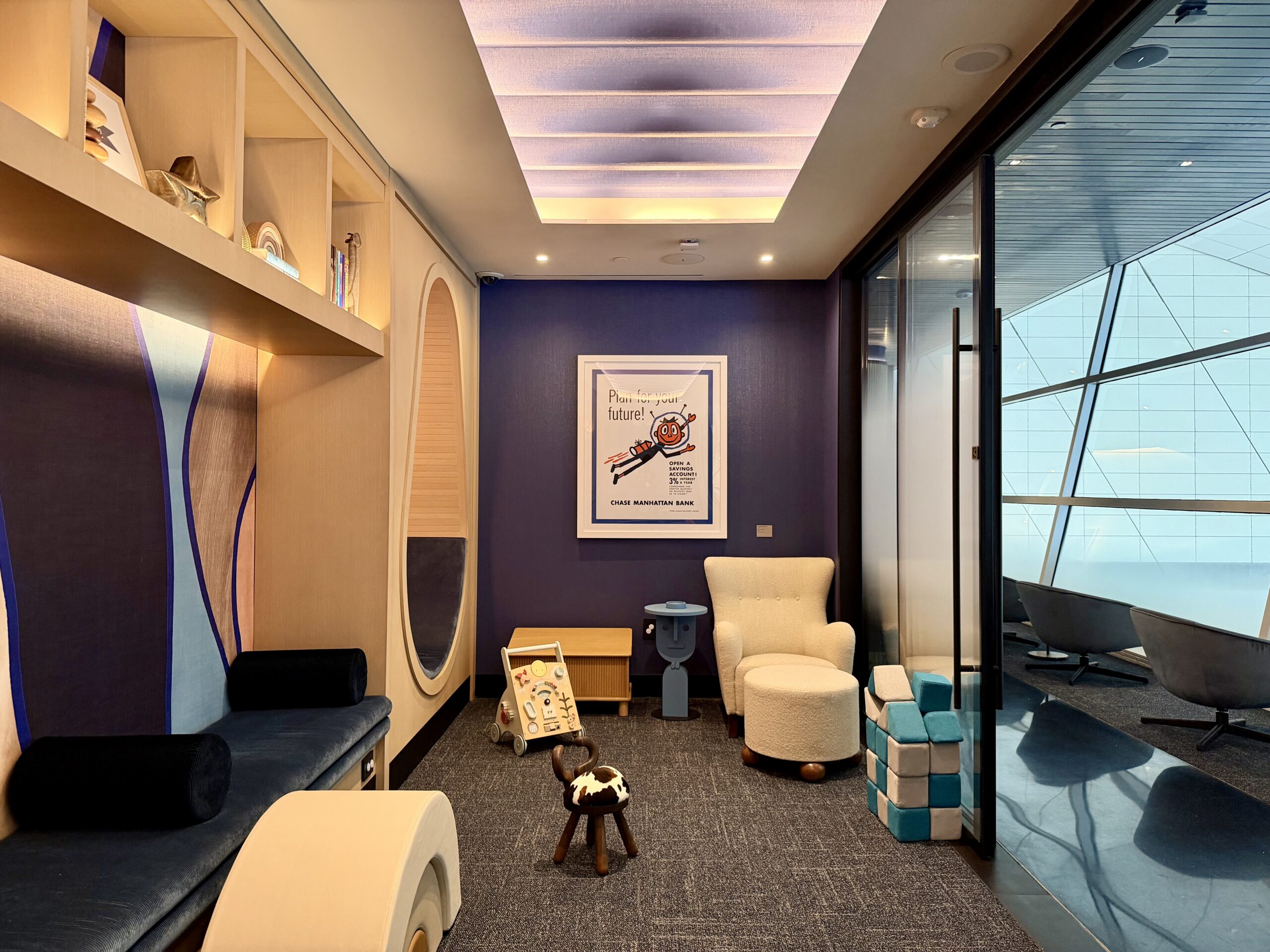 Children room at the DFW Sapphire Lounge.