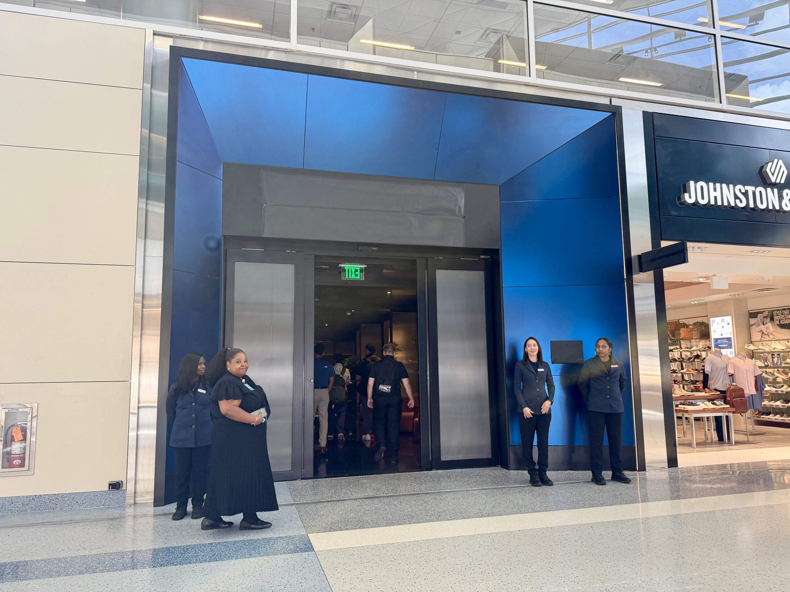 Entrance to the DFW Sapphire Lounge