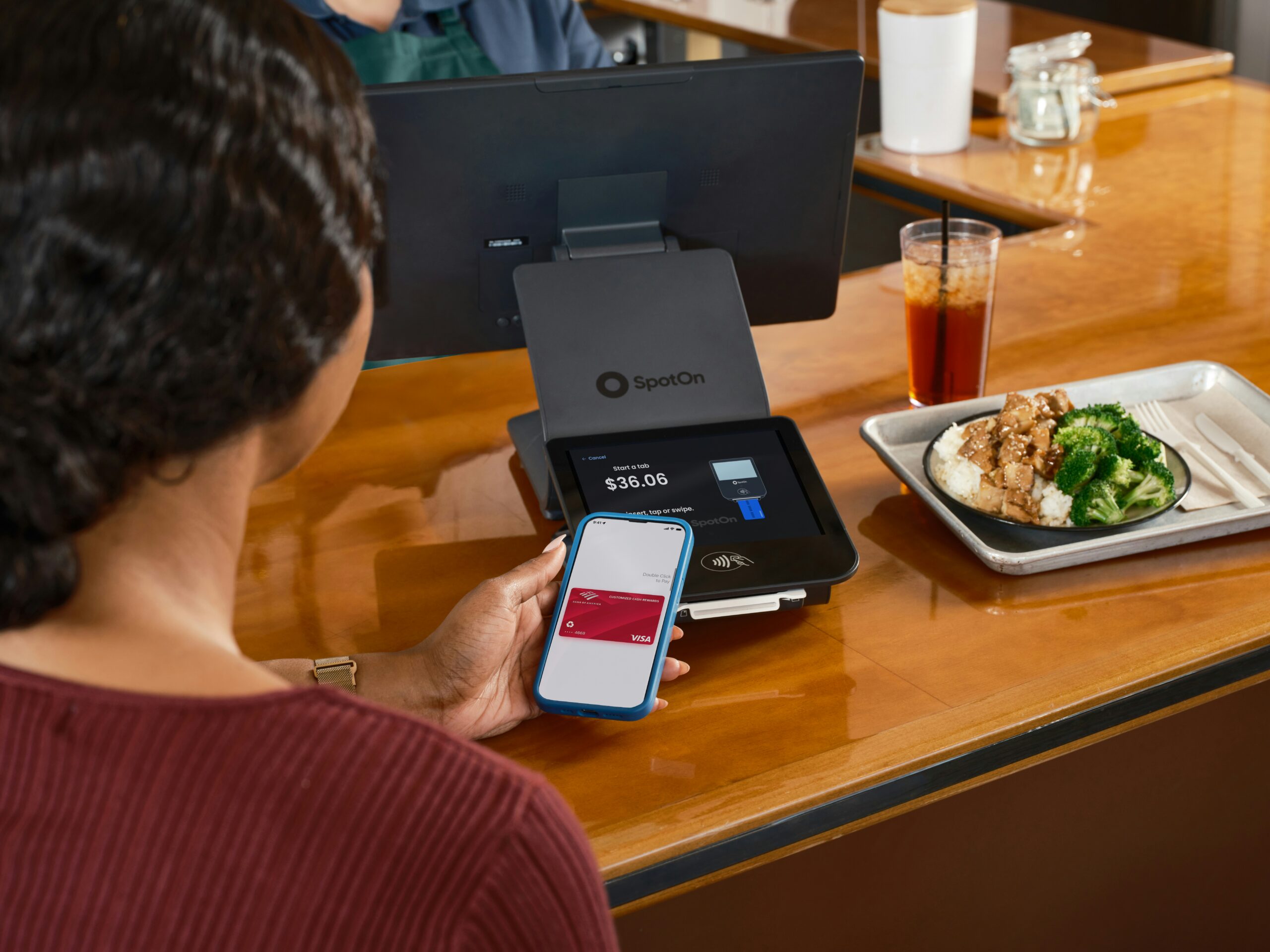 Perosn using tap to pay at checkout