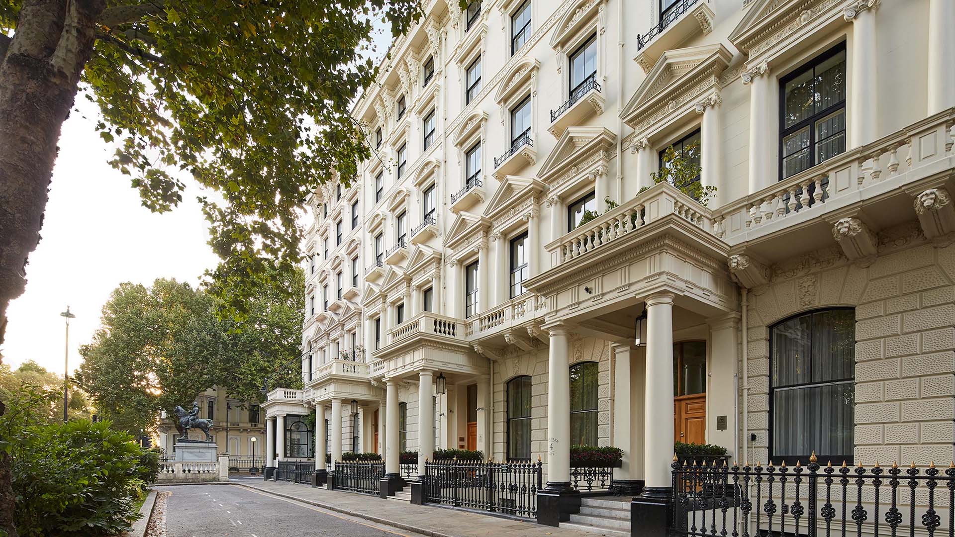 Exterior of Cheval Hyde Park Gate