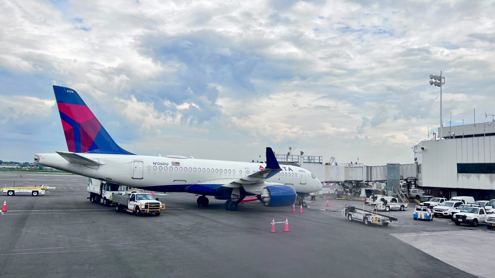 Get up to 90,000 SkyMiles And a $300 Statement Credit With The Delta Platinum Amex Card