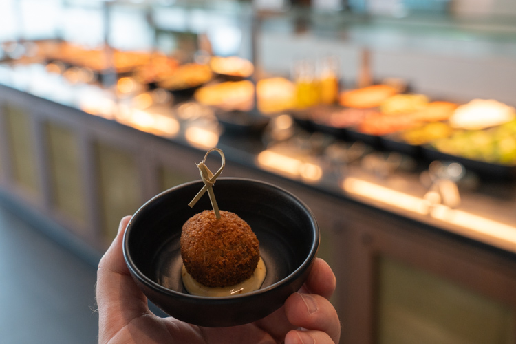 Amex Centurion Lounge Schiphol Bitterballen