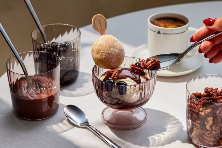 Dessert Ice Cream Sundae Large